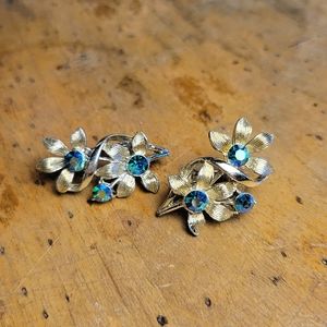 Vintage 50s Coro silver tone floral clip on earrings with blue gems